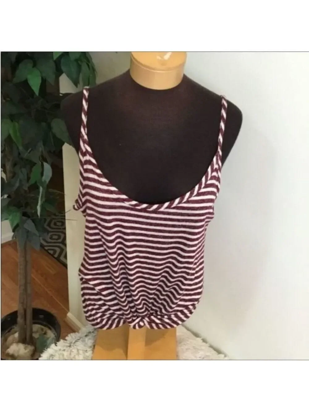SO spaghetti strap striped top w/ knotted front Woman’s Juniors size L - Picture 8 of 14